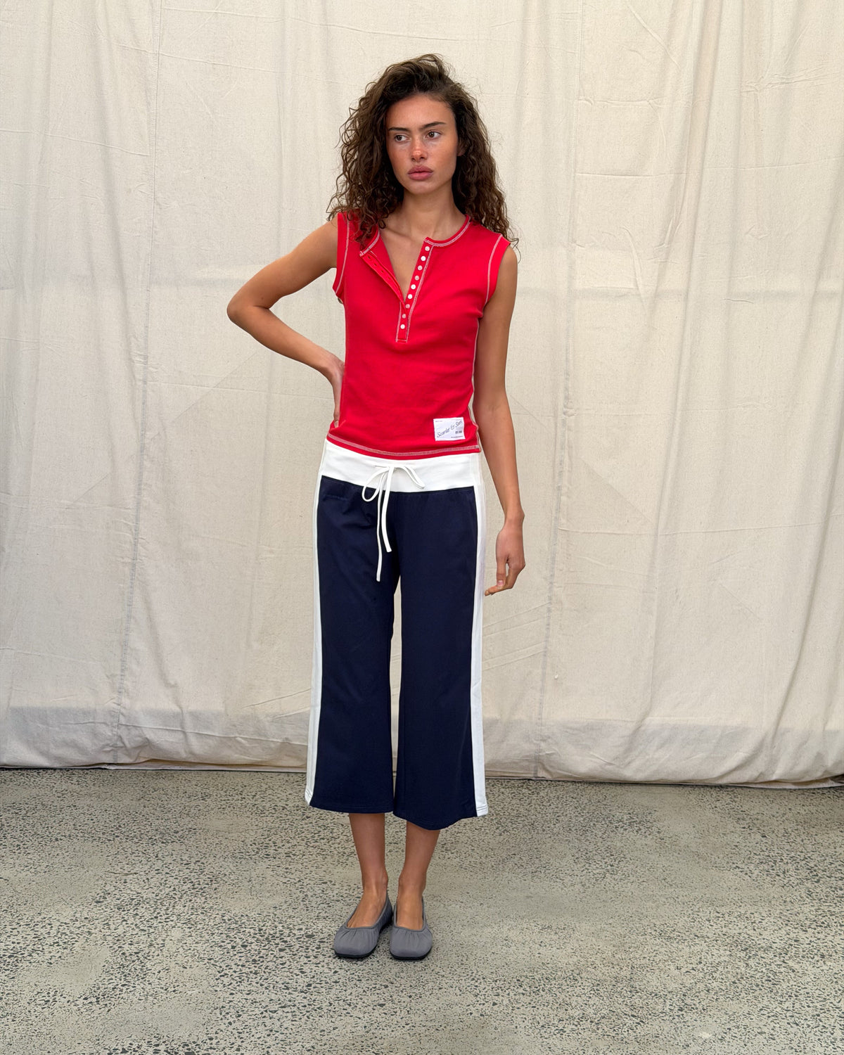 model:S/8AU H:179CM 
Red Henley Rib Tank worn with navy Jersey Capri pants and grey ballet flats, showing the fitted shape and button neckline.