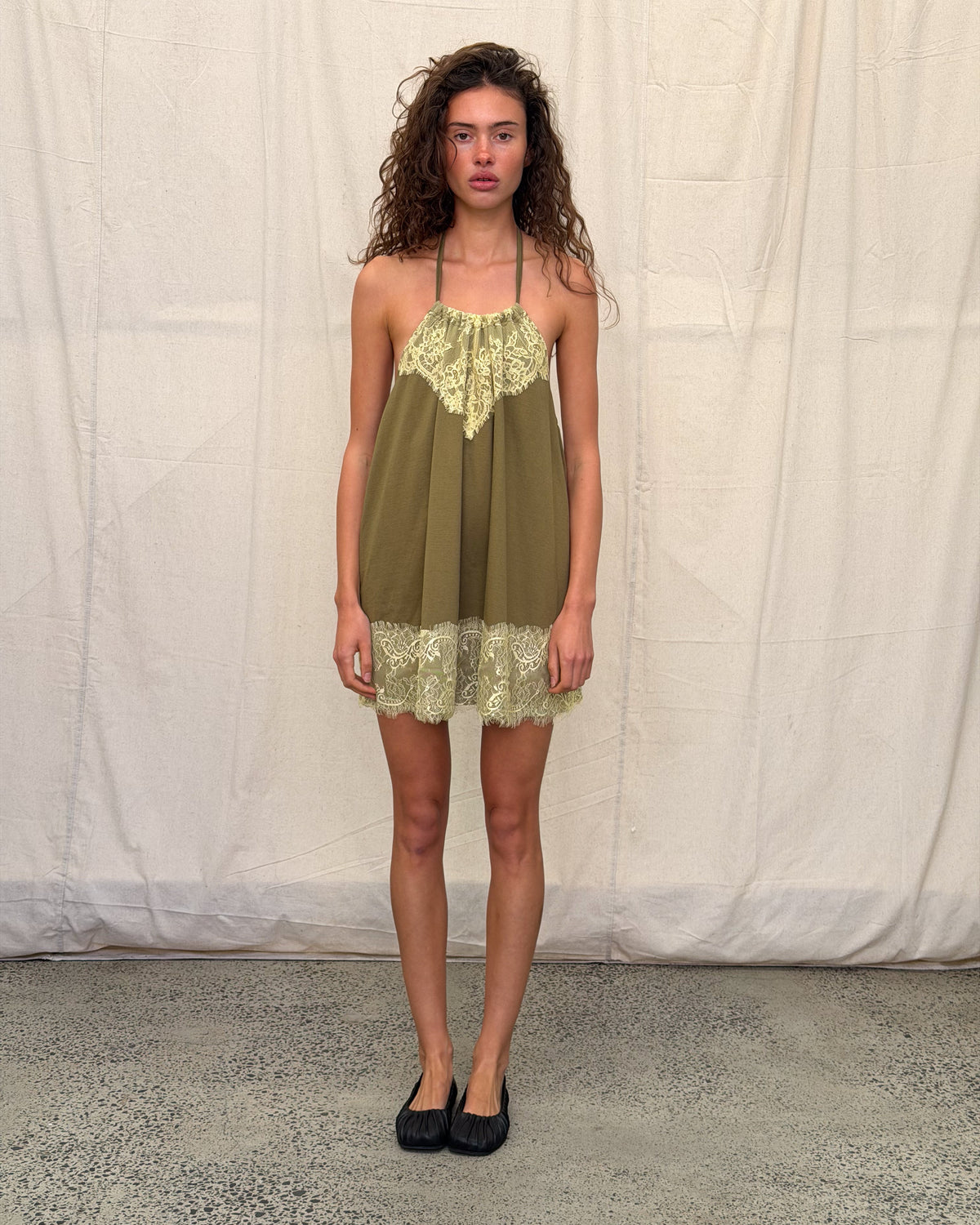 model:S/8AU H:179CM 
Khaki Jersey Lace Halter Dress, full-length front view on a model, showing the relaxed short silhouette and contrast lace neckline and hem.