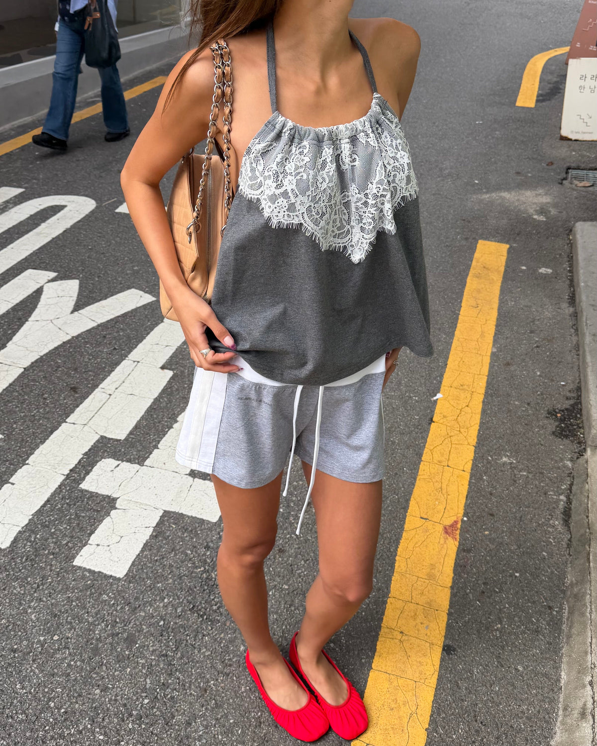 model:XS/6AU
Front view of the grey Jersey Lace Halter Top, highlighting its white lace neckline, gathered halter strap and relaxed jersey shape.