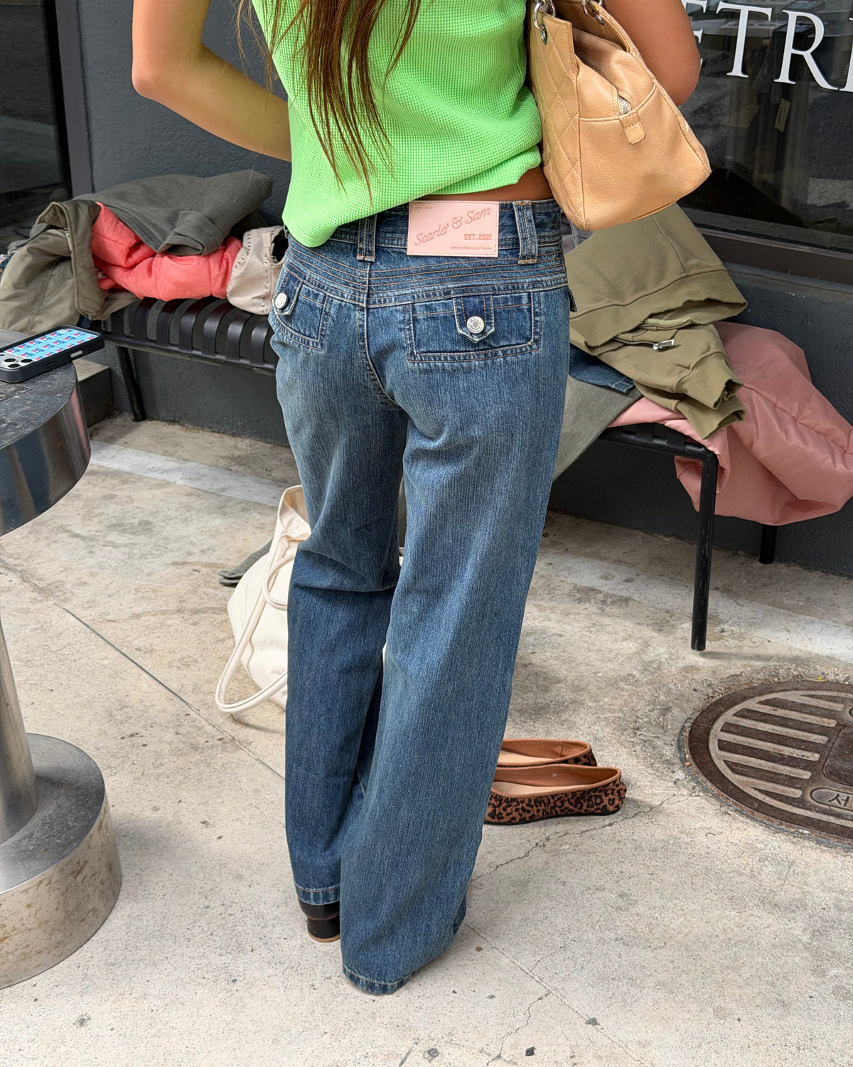 model:XS/6AU
Back view of the vintage blue 90s Low Rise Jeans, showing straight legs, buttoned back pockets and the pink waistband label.
