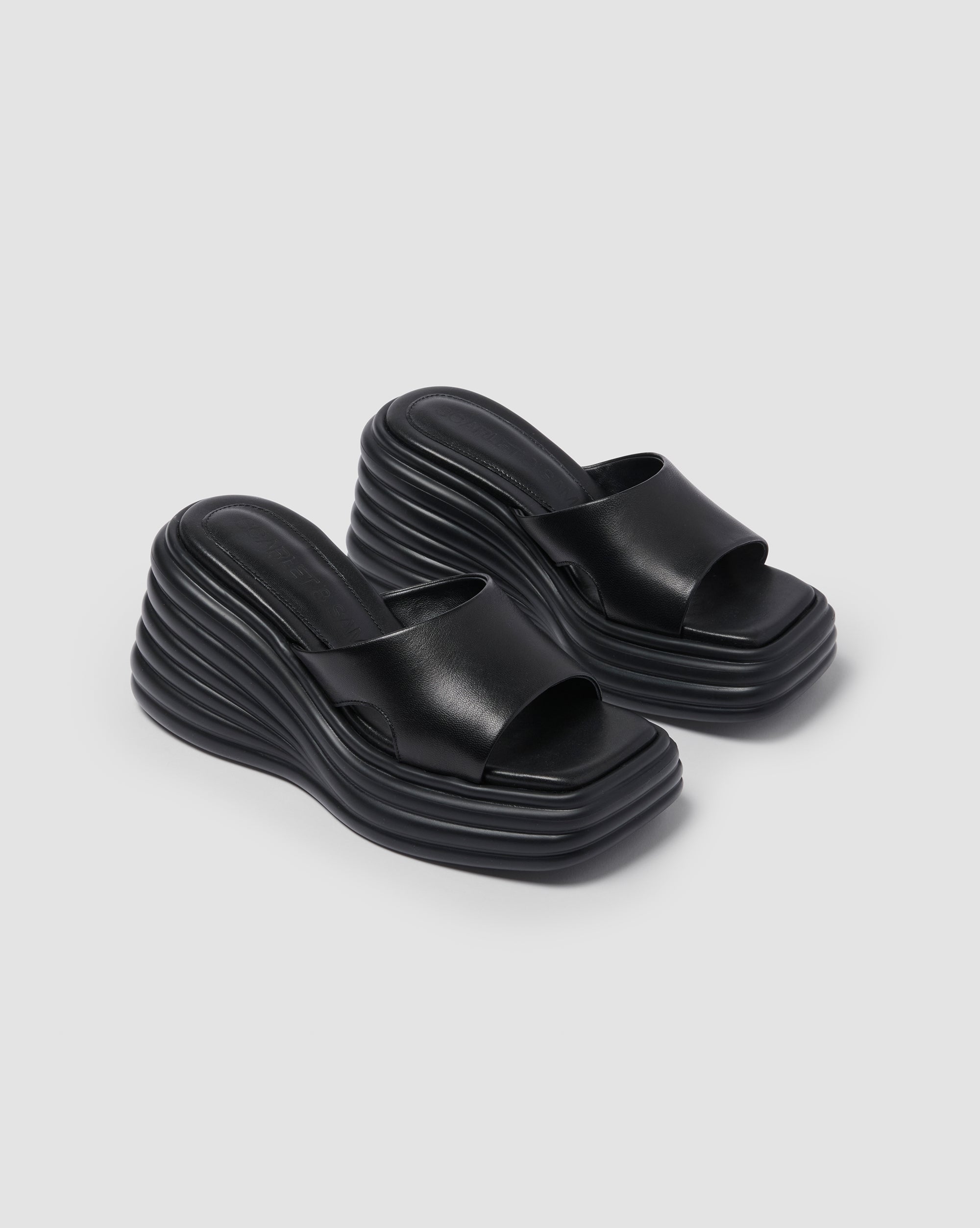 The Juicy Wedge - Black