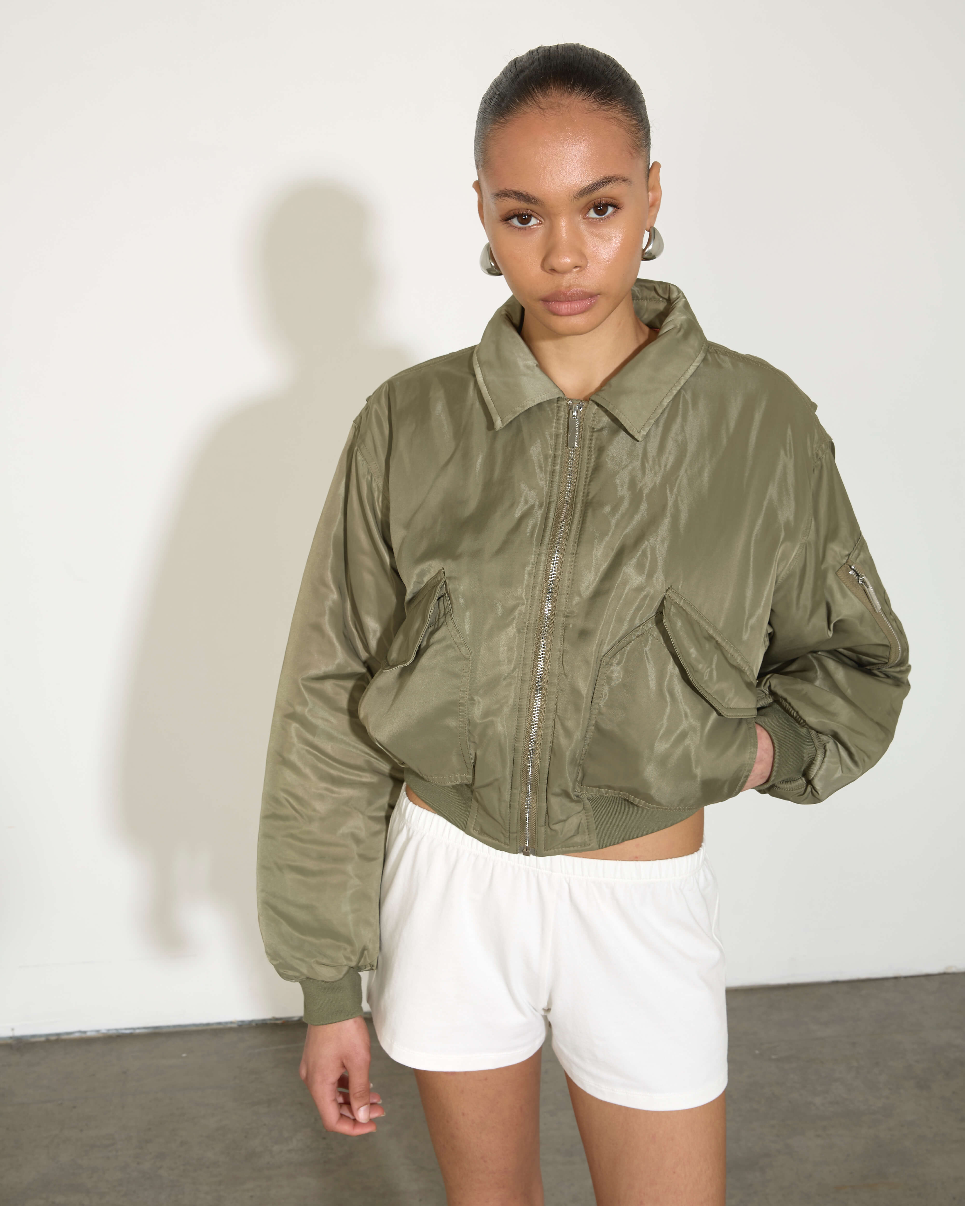 セシリーバンセン SHORT BOMBER JACKET カーキ 6 S M セシリーバンセン SHORT BOMBER JACKET カーキ 6 S M - メルカリ